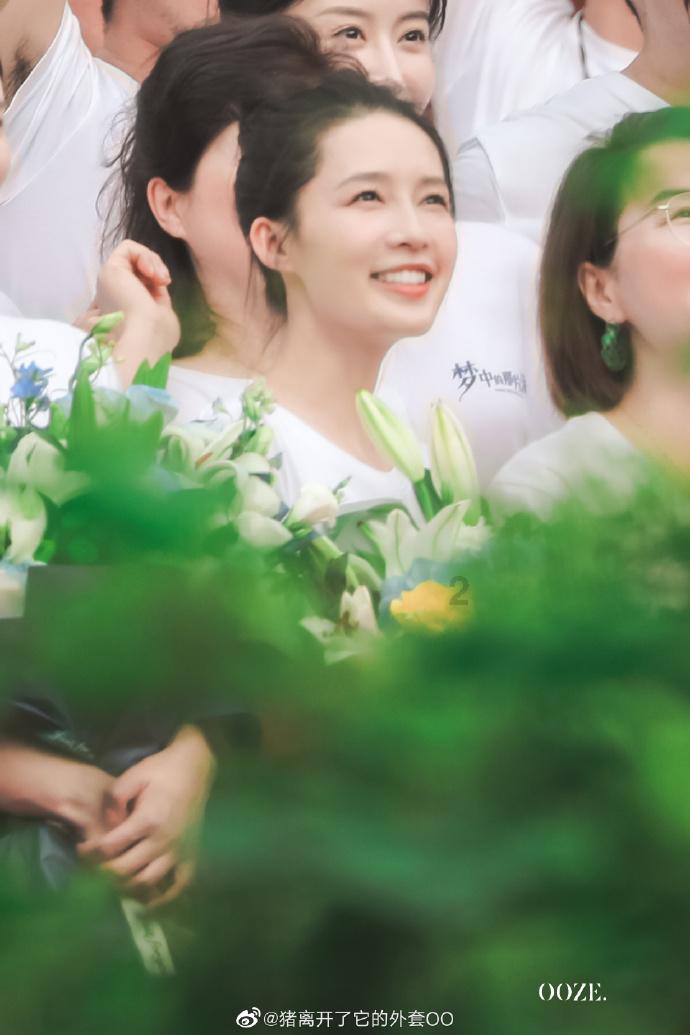 去吃海底捞，服务员为什么总是会帮你搅锅底？这3个原因告诉你